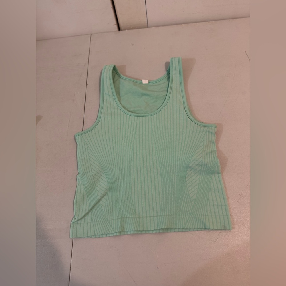 Lululemon womens crop top size 6
